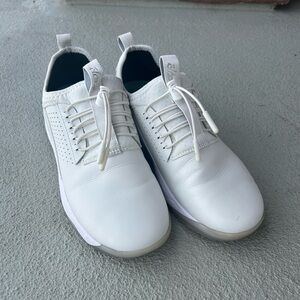 Women’s Classic- Clove white nursing shoes. Size 8. Worn 5x